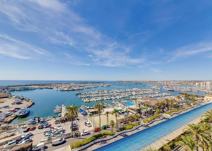 Ramon Gallud דירה *